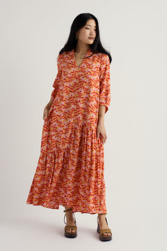 Gestuftes V-Ausschnitt-Kleid im Windblown-Look