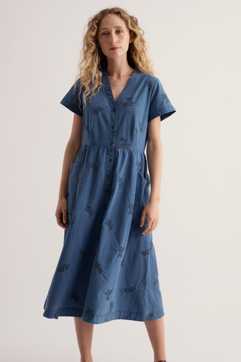 Fowen besticktes Hemdkleid